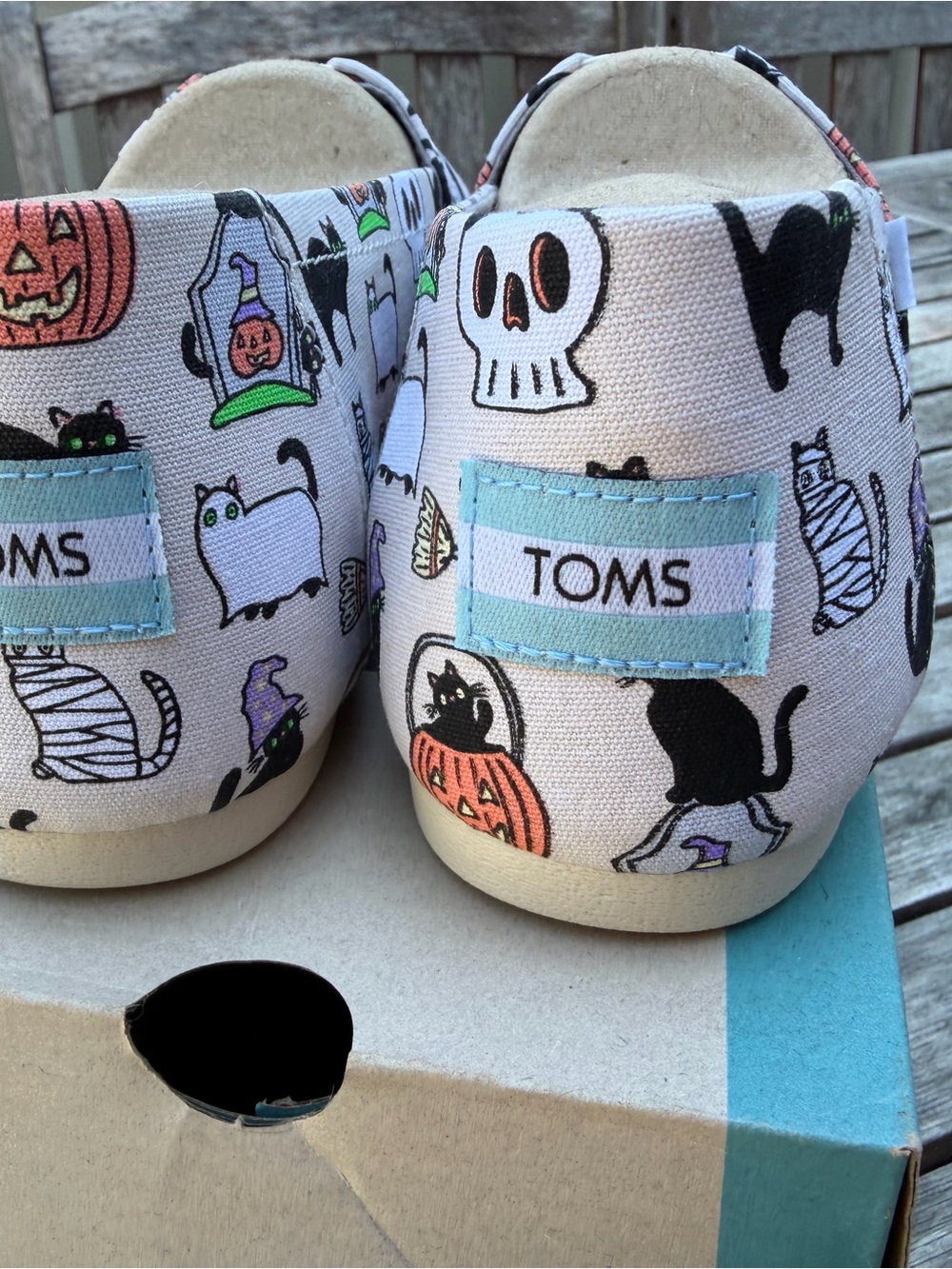 NWT TOMS Belmont Halloween Cats Glow in the Dark Slip-Ons Size 9 - Picture 3 of 7